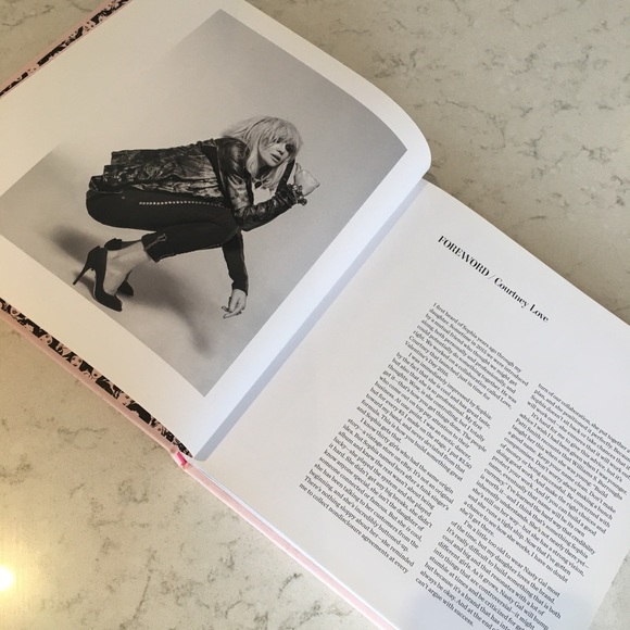 Pink coffee table book - Nasty Galaxy - Picture 3 of 7